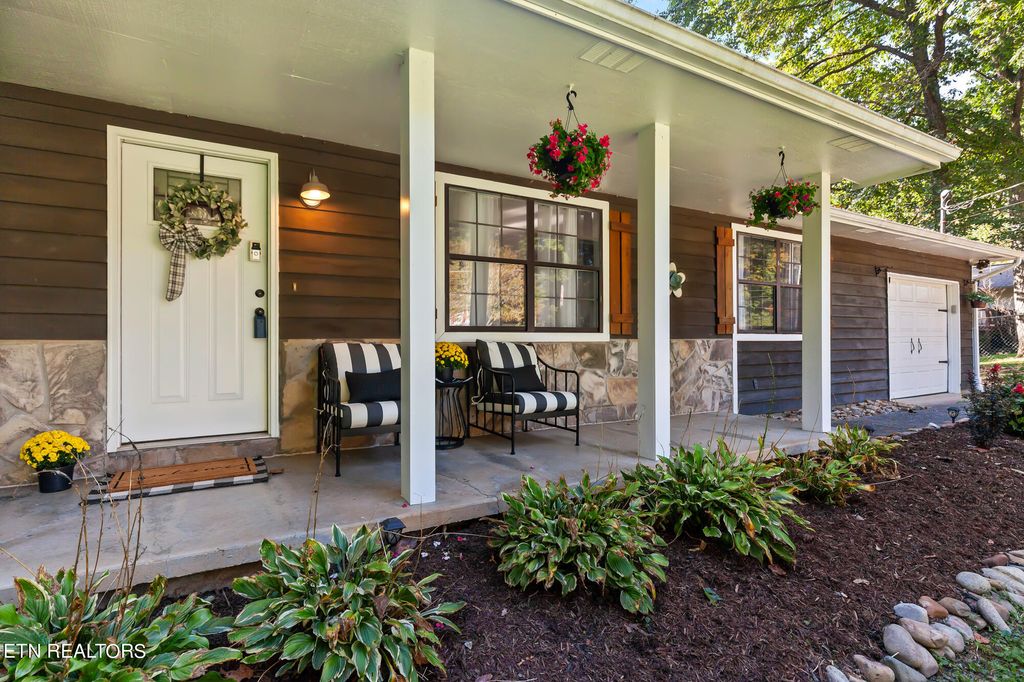 Photo of 410 Den Lane, Heiskell, TN 37754 (MLS # 1274884)