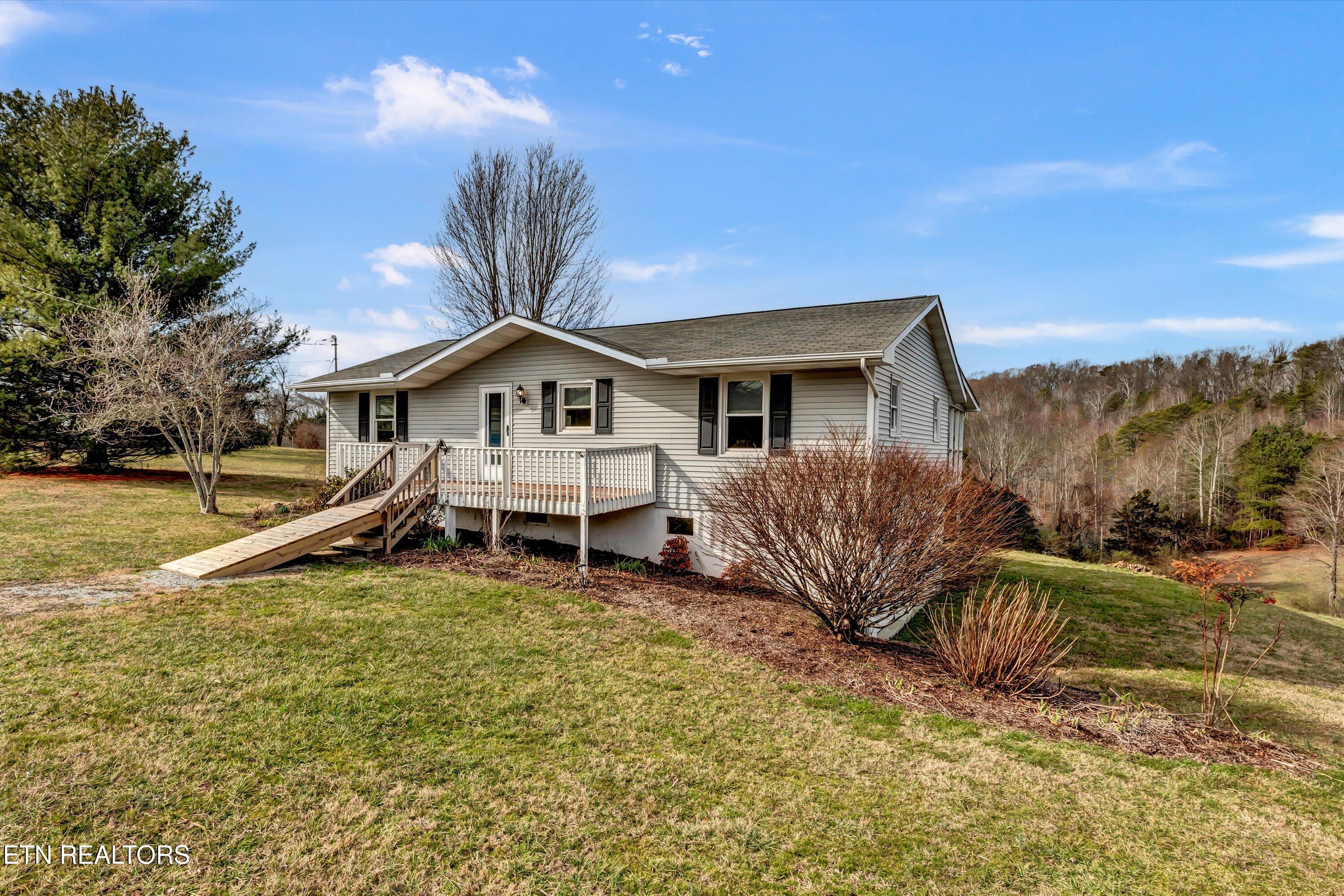 6715 Happy Hollow Rd