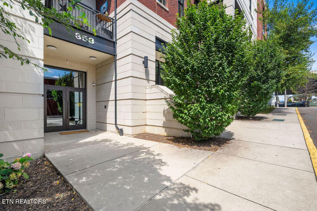 Photo of 353 Ogden St #303, Knoxville, TN 37917 (MLS # 1306803)