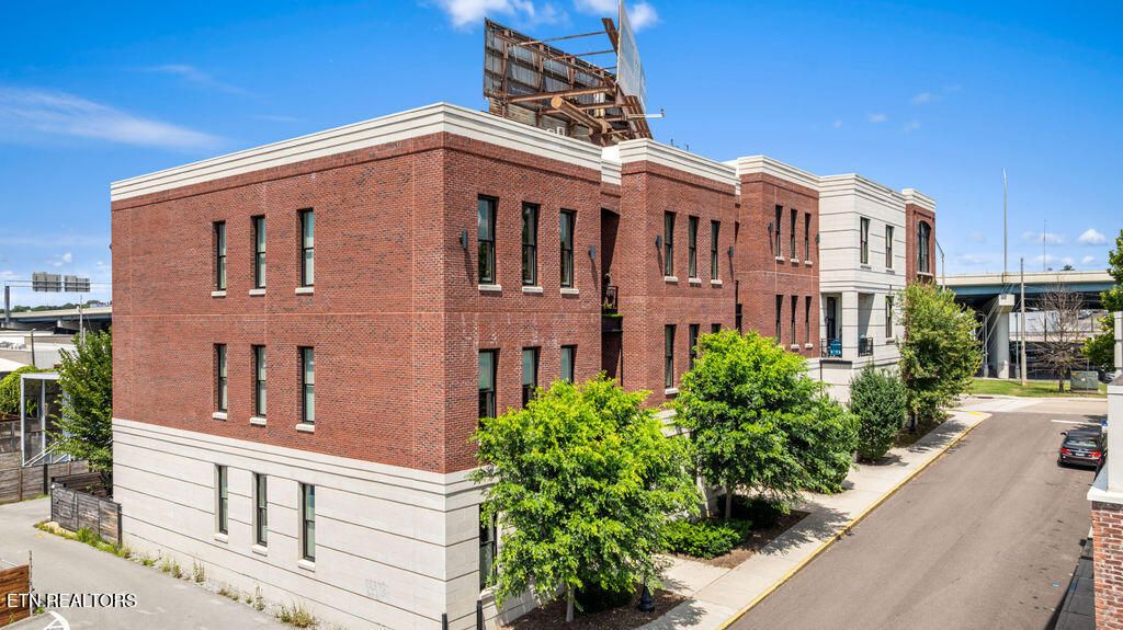 Photo of 353 Ogden St #303, Knoxville, TN 37917 (MLS # 1306803)