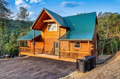 848 String Run Way Pigeon Forge TN 37863