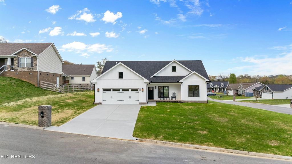 Photo of 200 Jason Hovater Way, Clinton, TN 37716 (MLS # 1295608)
