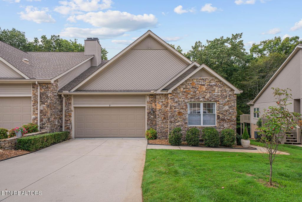Photo of 7 Brompton Court, Crossville, TN 38558 (MLS # 1317154)