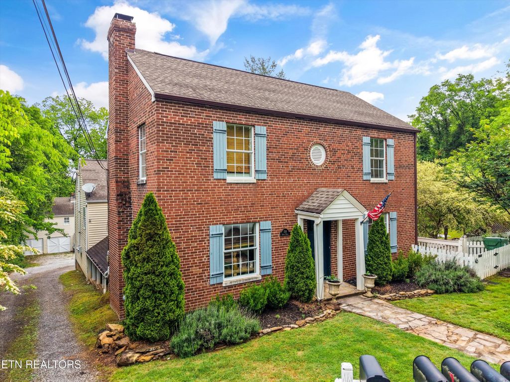 Photo of 108 S Maple St, Maryville, TN 37803 (MLS # 1339199)