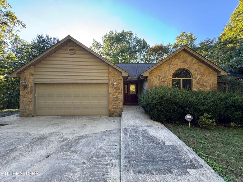 Photo of 34 Cove Place, Monterey, TN 38574 (MLS # 1318539)