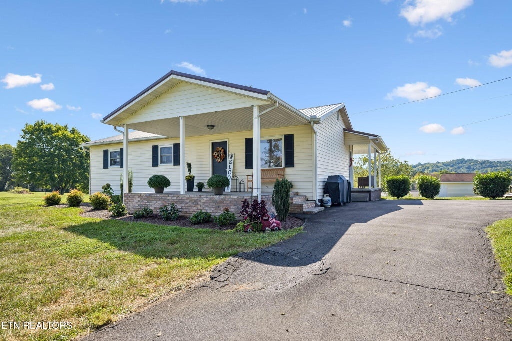 Photo of 2055 Boyds Creek Hwy, Sevierville, TN 37876 (MLS # 1353225)