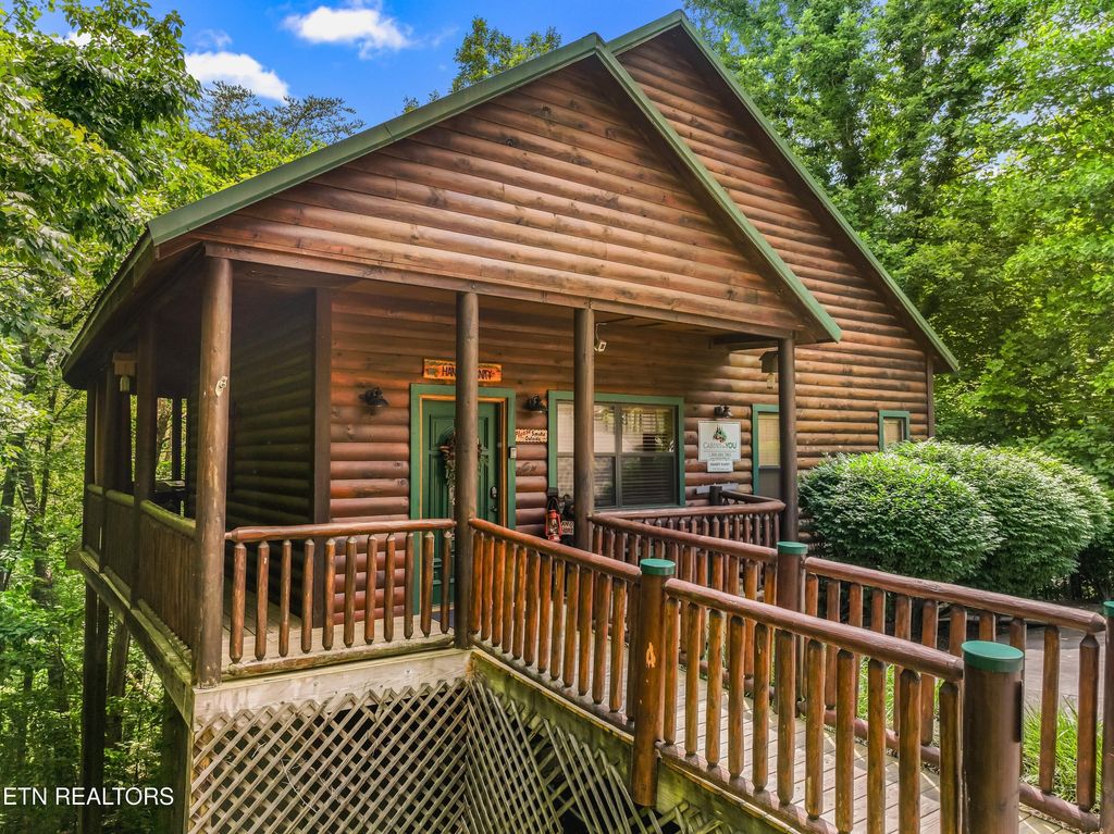 Photo of 1820 Skyhawk Lane, Sevierville, TN 37876 (MLS # 1343528)