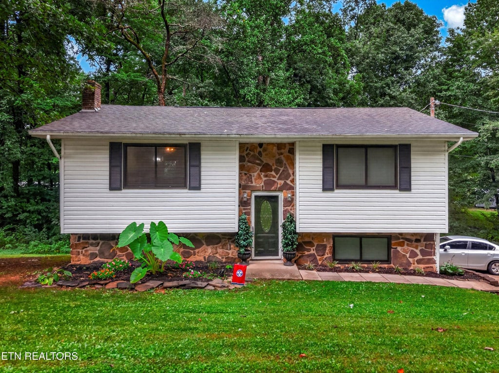 Photo of 464 Norris Drive, Tazewell, TN 37879 (MLS # 1351629)