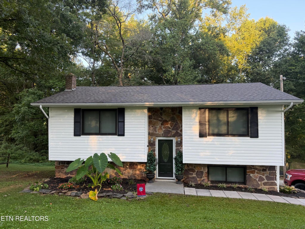 Photo of 464 Norris Drive, Tazewell, TN 37879 (MLS # 1351629)
