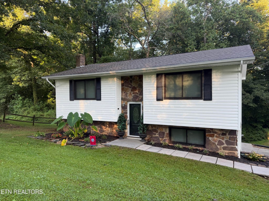 Photo of 464 Norris Drive, Tazewell, TN 37879 (MLS # 1351629)
