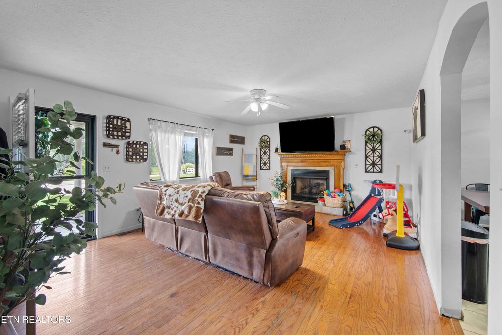 Photo of 509 Camp Ridge Rd, LaFollette, TN 37766 (MLS # 1344593)
