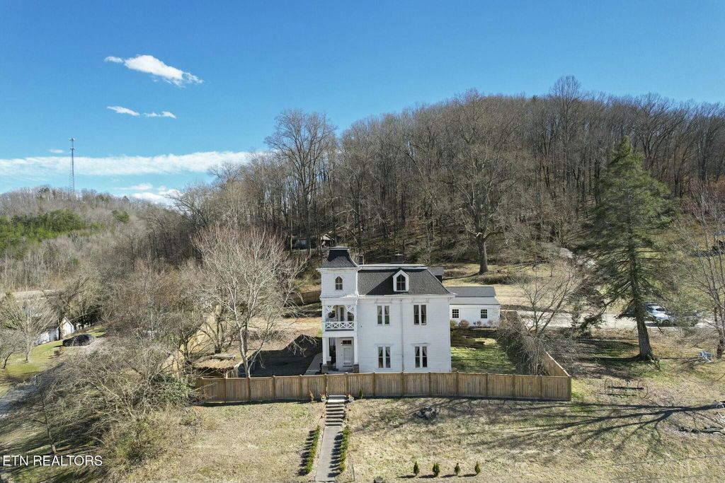 Photo of 115 Morgan St, Oliver Springs, TN 37840 (MLS # 1291585)