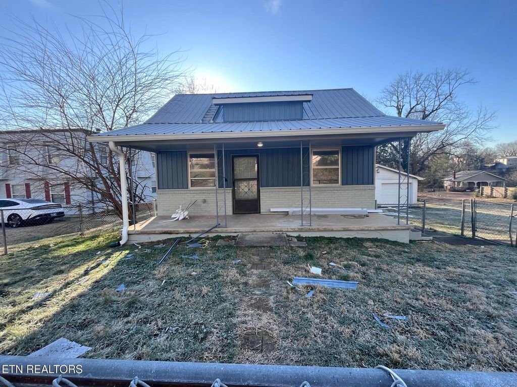 Photo of 614 Midlake Drive, Knoxville, TN 37918 (MLS # 1329785)