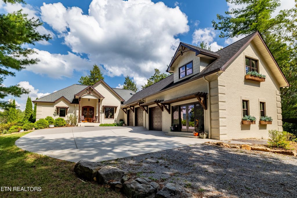 Photo of 2548 Elks Point Drive, Walland, TN 37886 (MLS # 1240334)