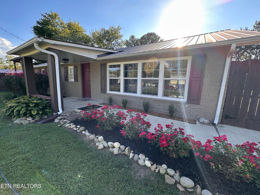 Photo of 235 Rugby Ave, Jamestown, TN 38556 (MLS # 1344688)