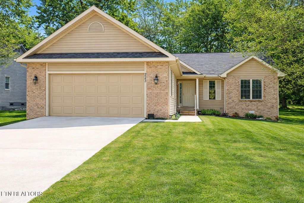 Photo of 223 Forest Hill Drive, Crossville, TN 38558 (MLS # 1339101)