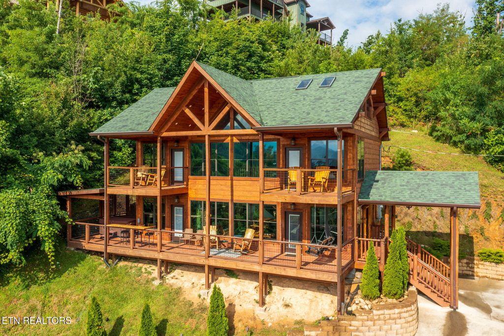 Photo of 520 Edgewood Drive, Gatlinburg, TN 37738 (MLS # 1308805)