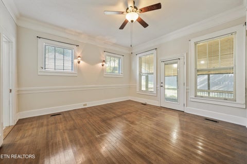 Tiny photo for 518 N Main Street St, Clinton, TN 37716 (MLS # 1354156)