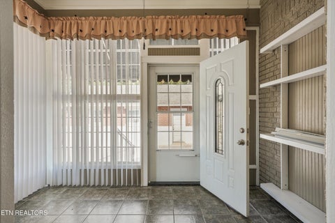 Tiny photo for 518 N Main Street St, Clinton, TN 37716 (MLS # 1354156)