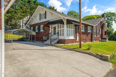 Tiny photo for 518 N Main Street St, Clinton, TN 37716 (MLS # 1354156)