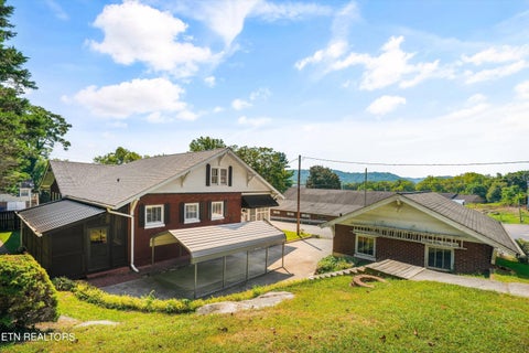 Tiny photo for 518 N Main Street St, Clinton, TN 37716 (MLS # 1354156)