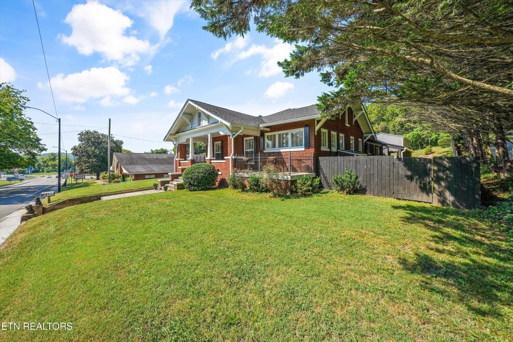 Photo of 518 N Main Street St, Clinton, TN 37716 (MLS # 1354156)