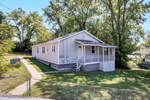 Photo of 617 W Outer Drive, Oak Ridge, TN 37830 (MLS # 1275663)