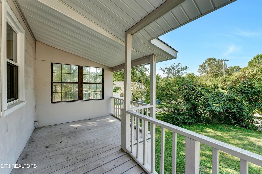 Photo of 617 W Outer Drive, Oak Ridge, TN 37830 (MLS # 1275663)