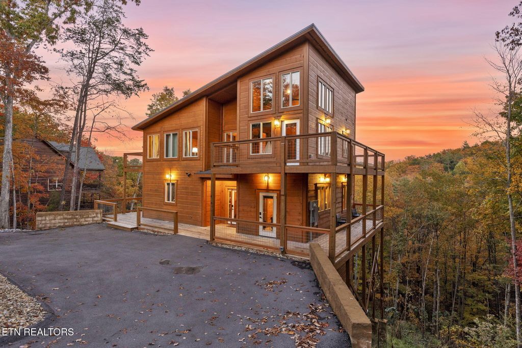 Photo of 4164 Chamberlain Lane, Sevierville, TN 37862 (MLS # 1321001)