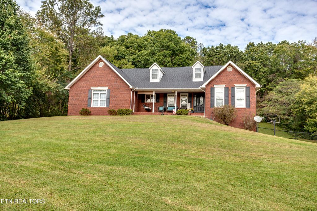 Photo of 949 Hill St, Jellico, TN 37762 (MLS # 1318228)