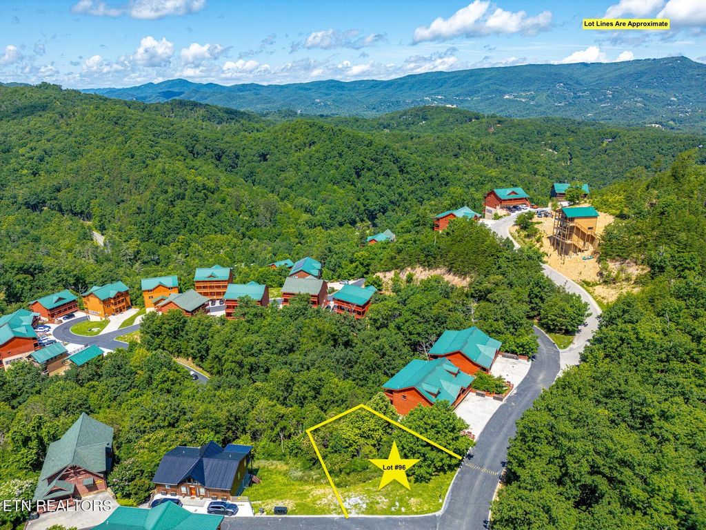 Photo of 3274 Lonesome Pine Way, Sevierville, TN 37862 (MLS # 1305443)