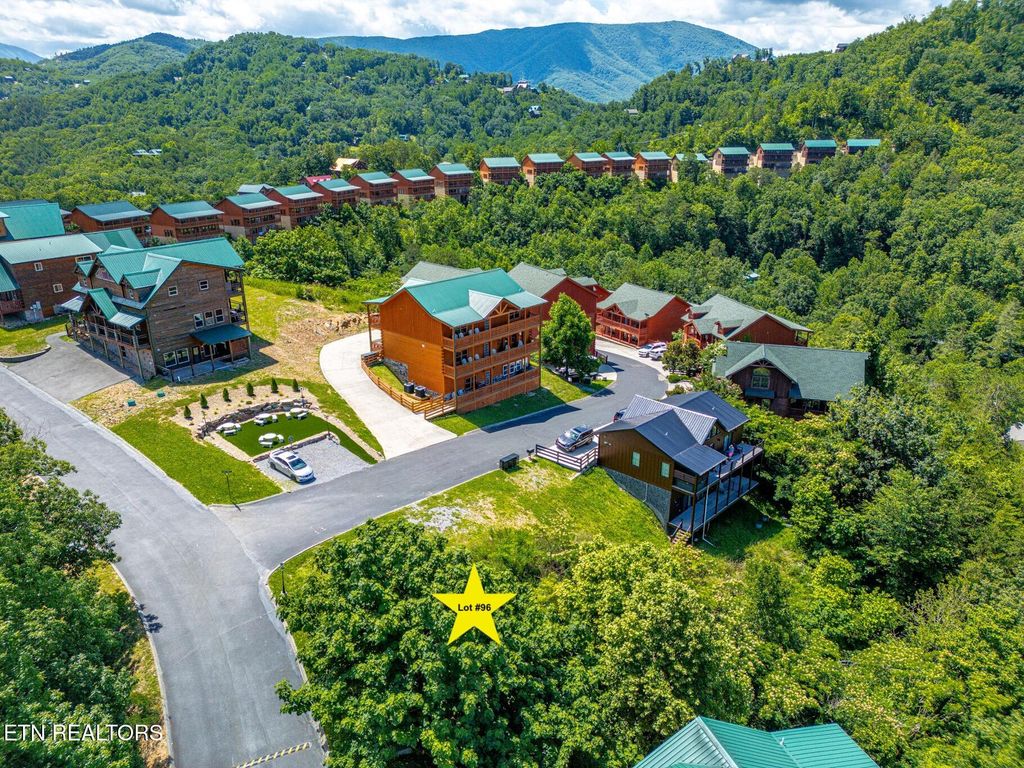 Photo of 3274 Lonesome Pine Way, Sevierville, TN 37862 (MLS # 1305443)