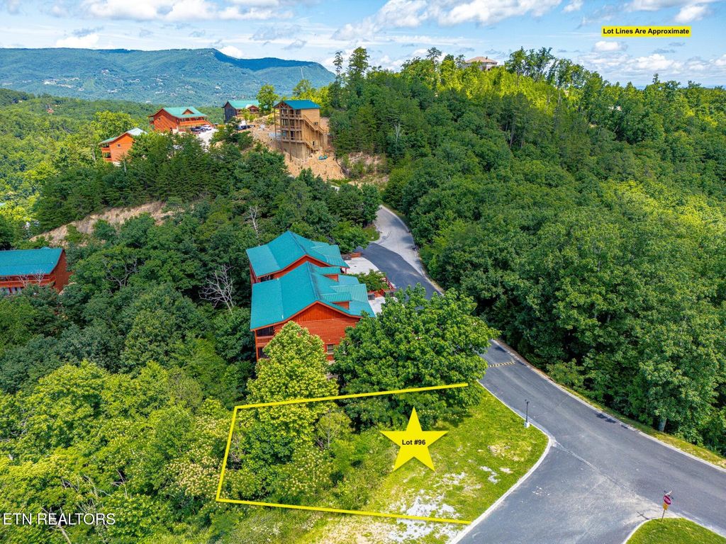 Photo of 3274 Lonesome Pine Way, Sevierville, TN 37862 (MLS # 1305443)