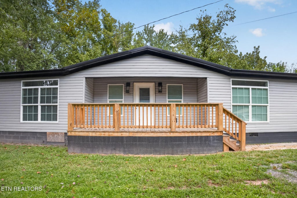 Photo of 81012 Rochester Ave, Middlesboro, KY 40965 (MLS # 1355373)