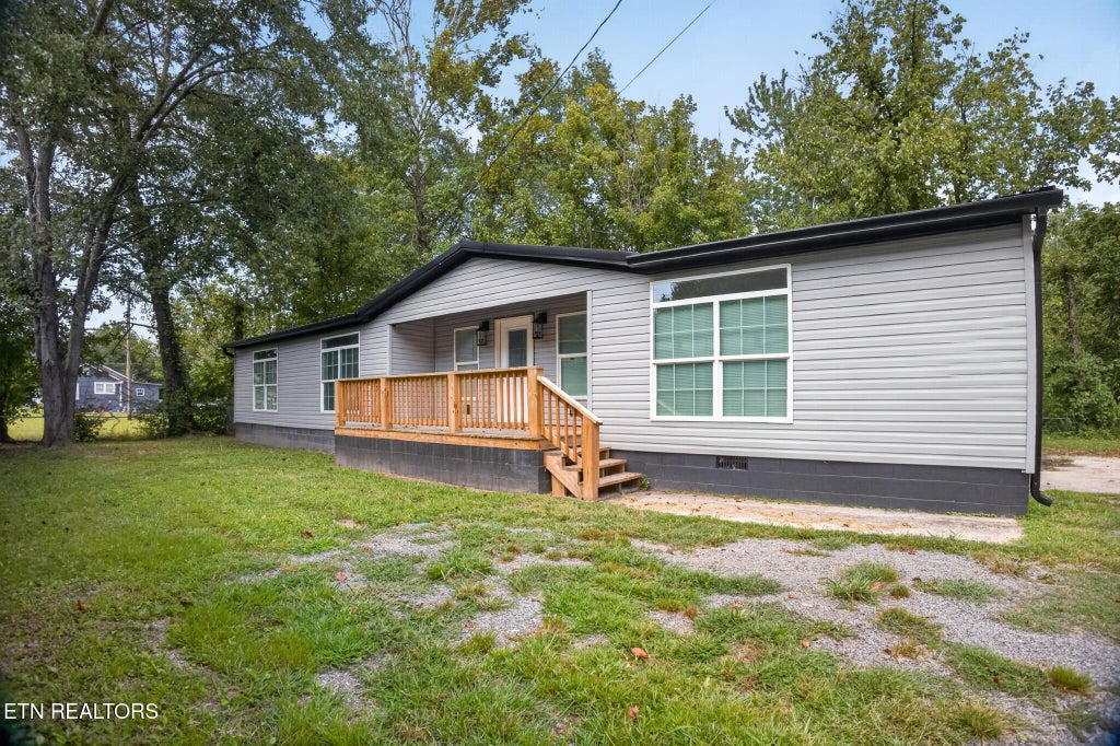 Photo of 81012 Rochester Ave, Middlesboro, KY 40965 (MLS # 1355373)