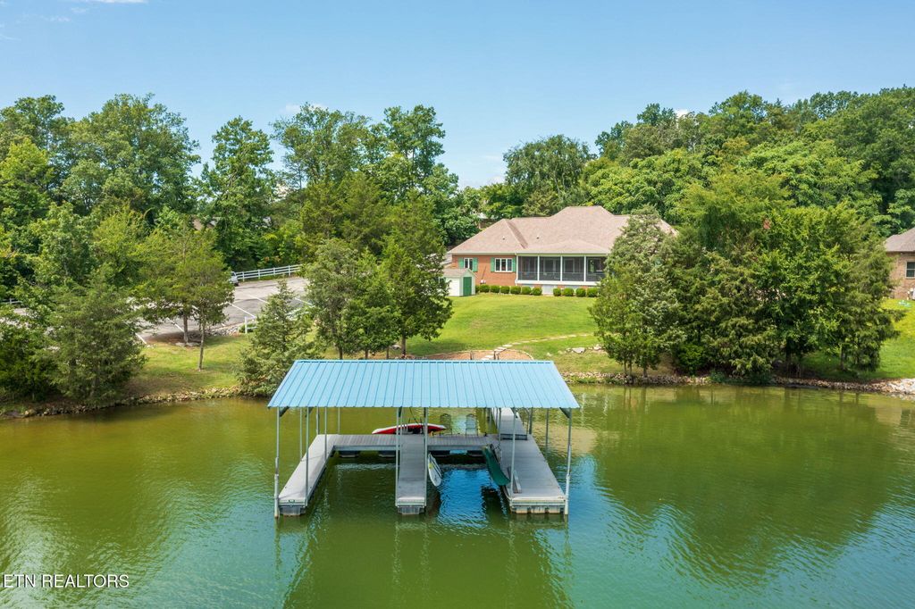 Photo of 137 E Shore Drive, Rockwood, TN 37854 (MLS # 1311211)