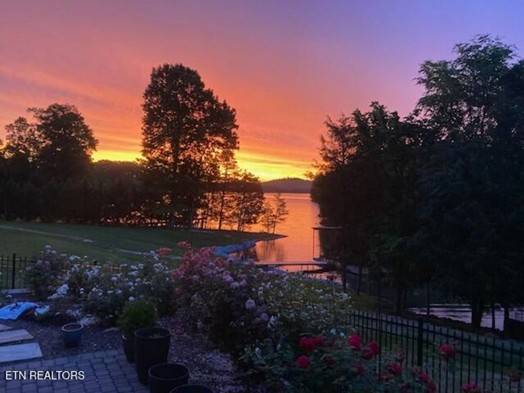 Photo of 137 E Shore Drive, Rockwood, TN 37854 (MLS # 1311211)