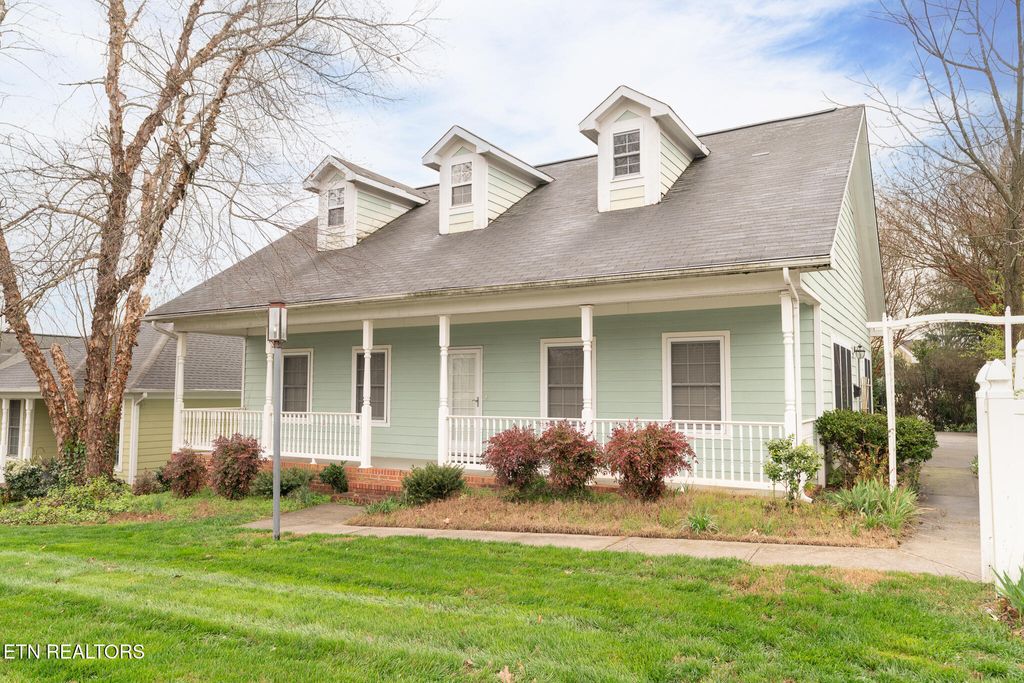 Photo of 116 W Gettysburg Ave, Oak Ridge, TN 37830 (MLS # 1332362)