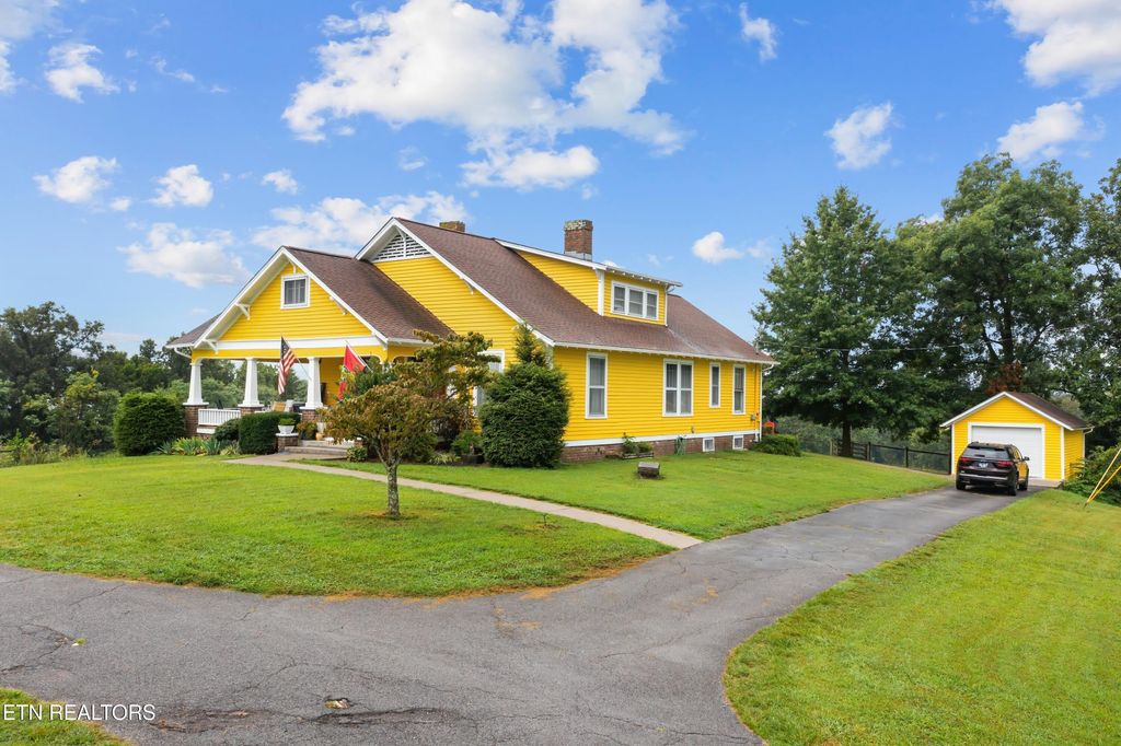 Photo of 1014 Hillview Drive, Dandridge, TN 37725 (MLS # 1319793)