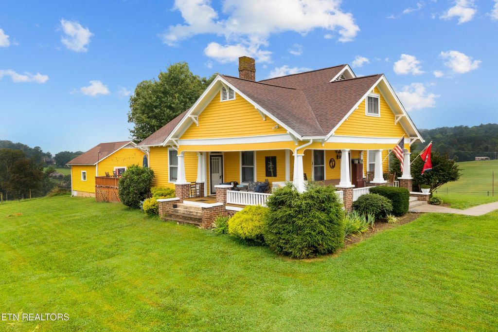 Photo of 1014 Hillview Drive, Dandridge, TN 37725 (MLS # 1319793)