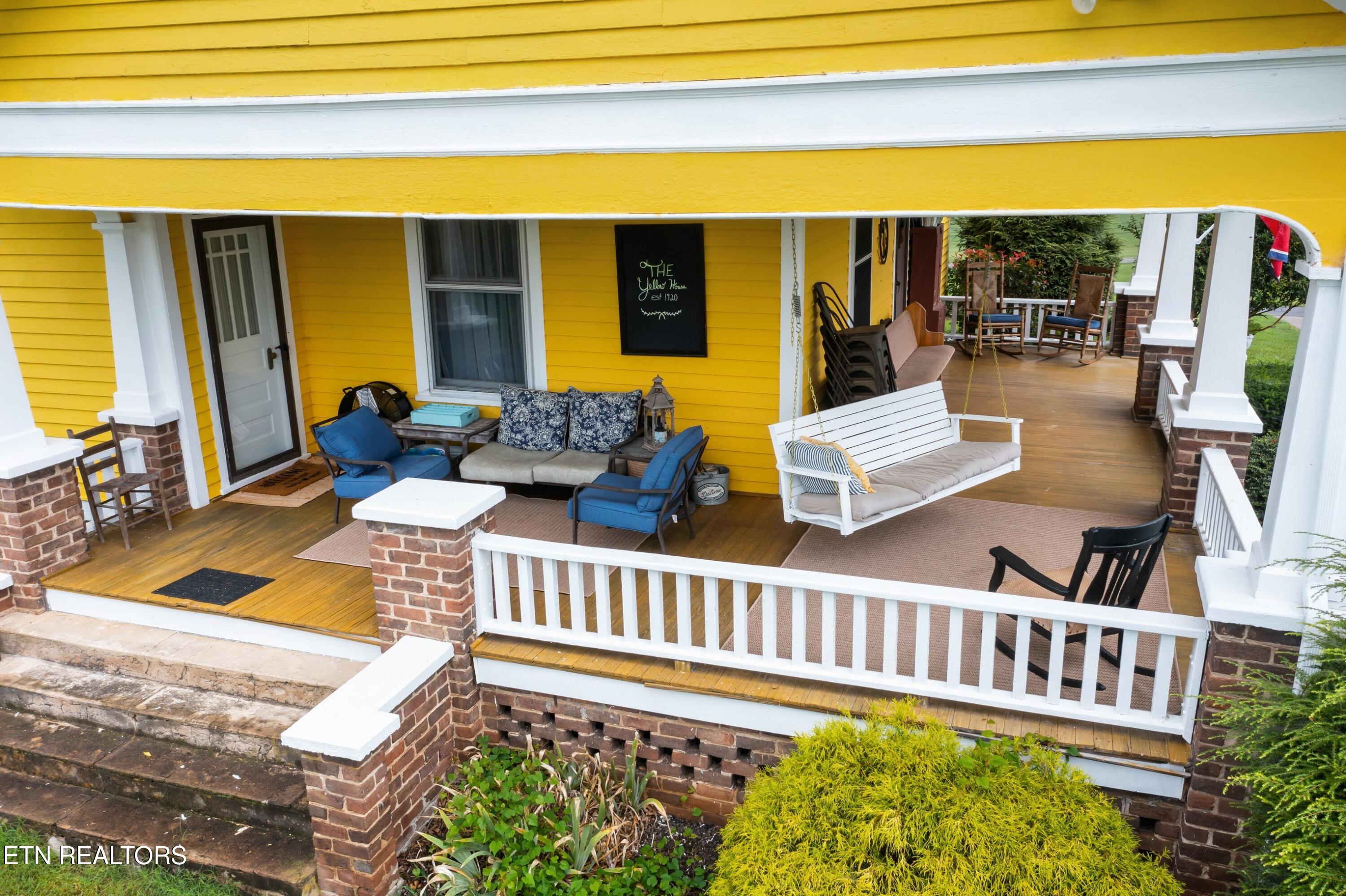 1014 Hillview Drive