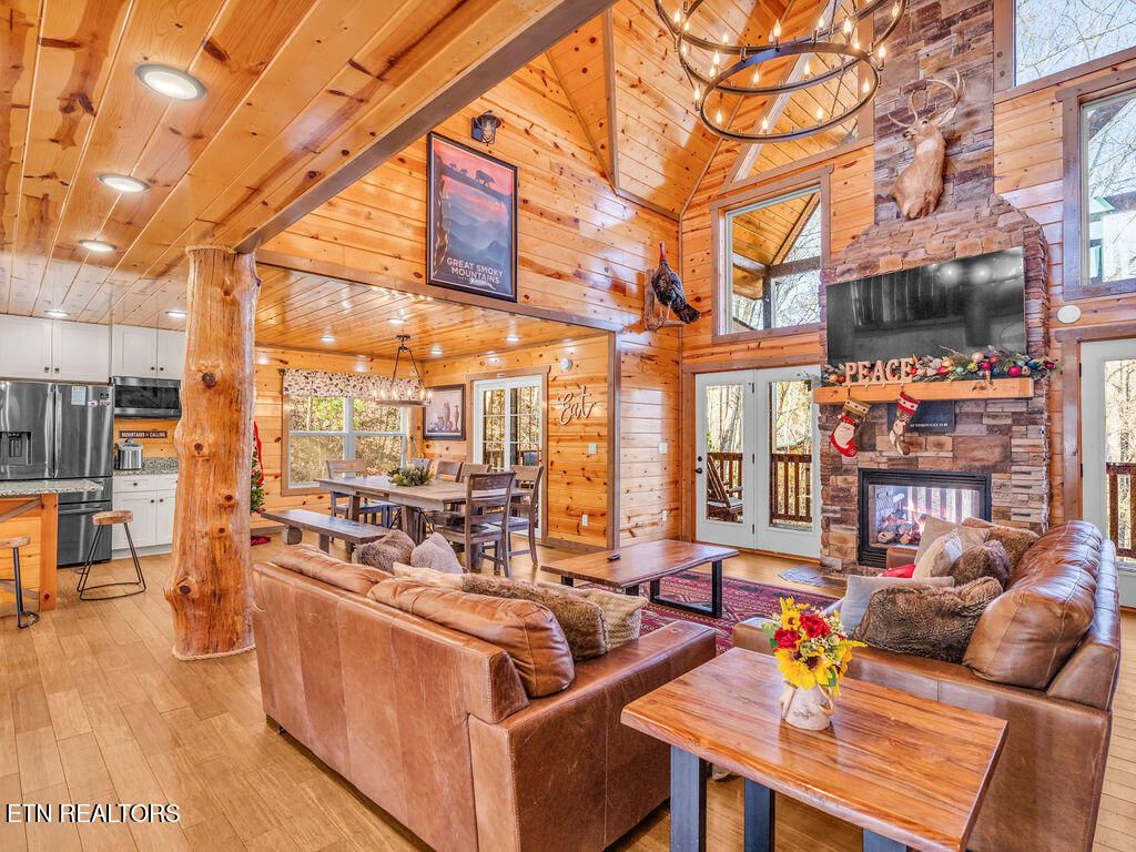 Photo of 1041 Vista Drive, Gatlinburg, TN 37738 (MLS # 1321845)