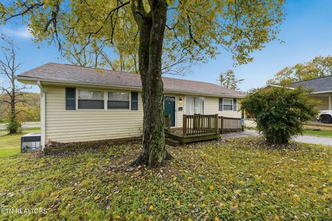 Photo of 113 Beverly Circle, Oak Ridge, TN 37830 (MLS # 1320312)