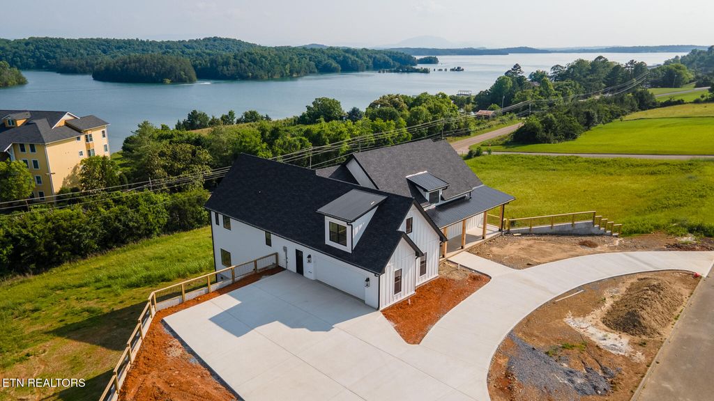 Photo of 206 Eagle View Drive, Dandridge, TN 37725 (MLS # 1303430)