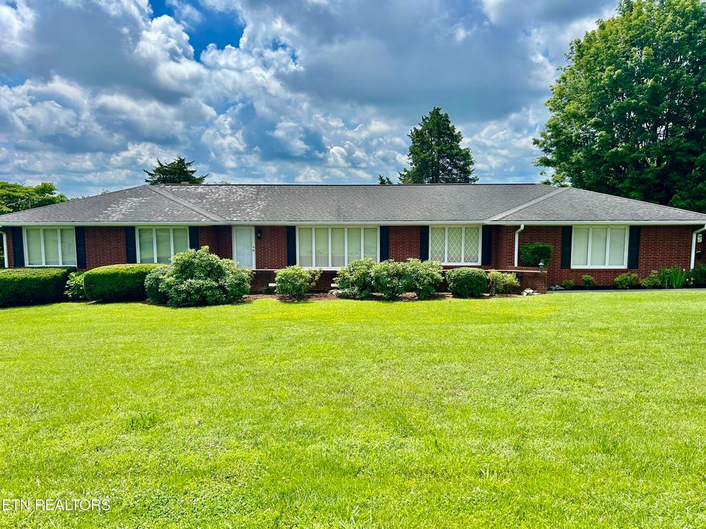 Photo of 1427 Laurel Hills Circle, Jefferson City, TN 37760 (MLS # 1345485)
