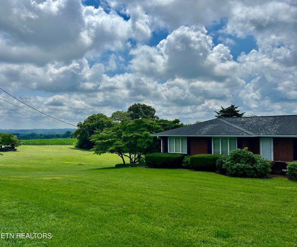 Photo of 1427 Laurel Hills Circle, Jefferson City, TN 37760 (MLS # 1345485)