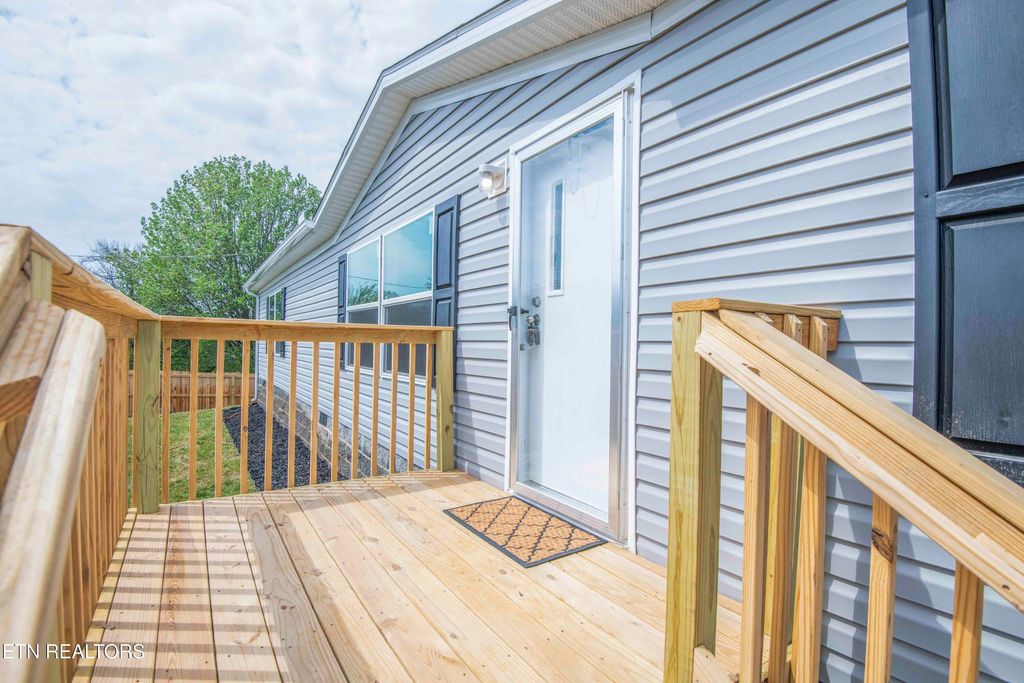 Photo of 103 Johnson Drive, Lenoir City, TN 37771 (MLS # 1334819)