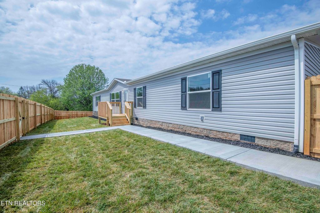 Photo of 103 Johnson Drive, Lenoir City, TN 37771 (MLS # 1334819)