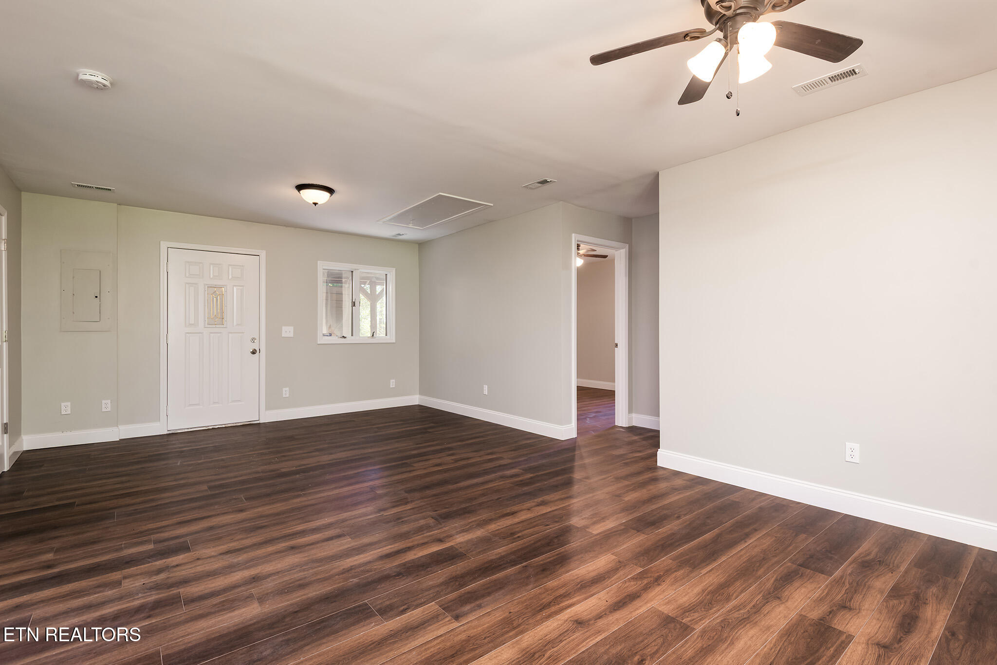 Mascot, Tennessee 37806, United States, 3 Bedrooms Bedrooms, ,3 BathroomsBathrooms,Residential,Active,122515