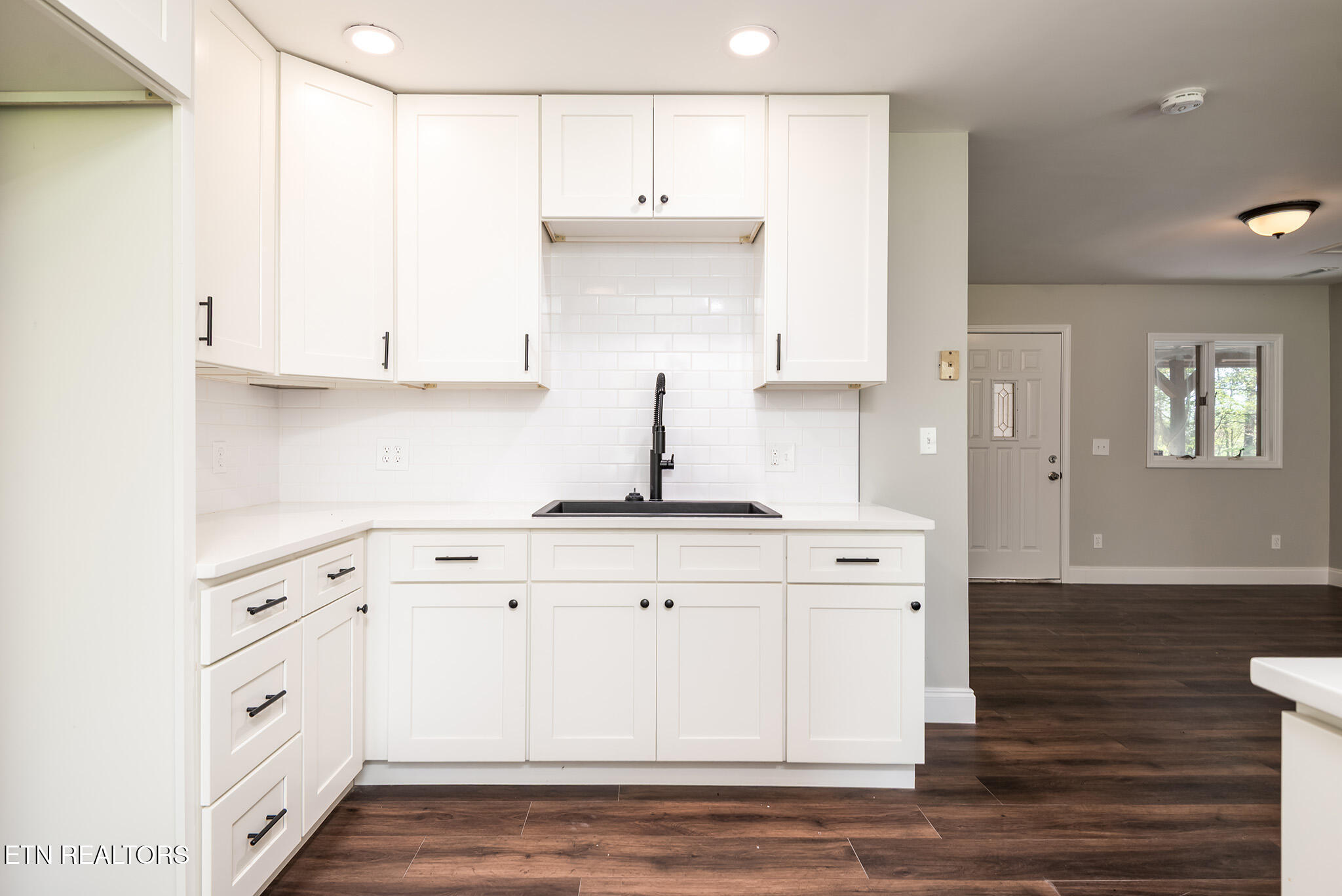 Mascot, Tennessee 37806, United States, 3 Bedrooms Bedrooms, ,3 BathroomsBathrooms,Residential,Active,122515